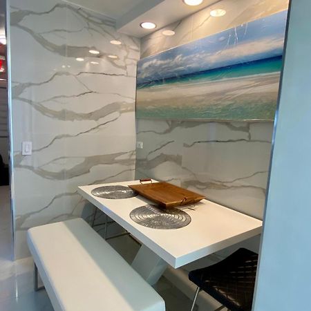 Luxurious Remodeled Direct Waterfront Apartment With Miami Skyline View And Outdoor Terrace Free Parking 5Min Drive To Miami Beach Zewnętrze zdjęcie