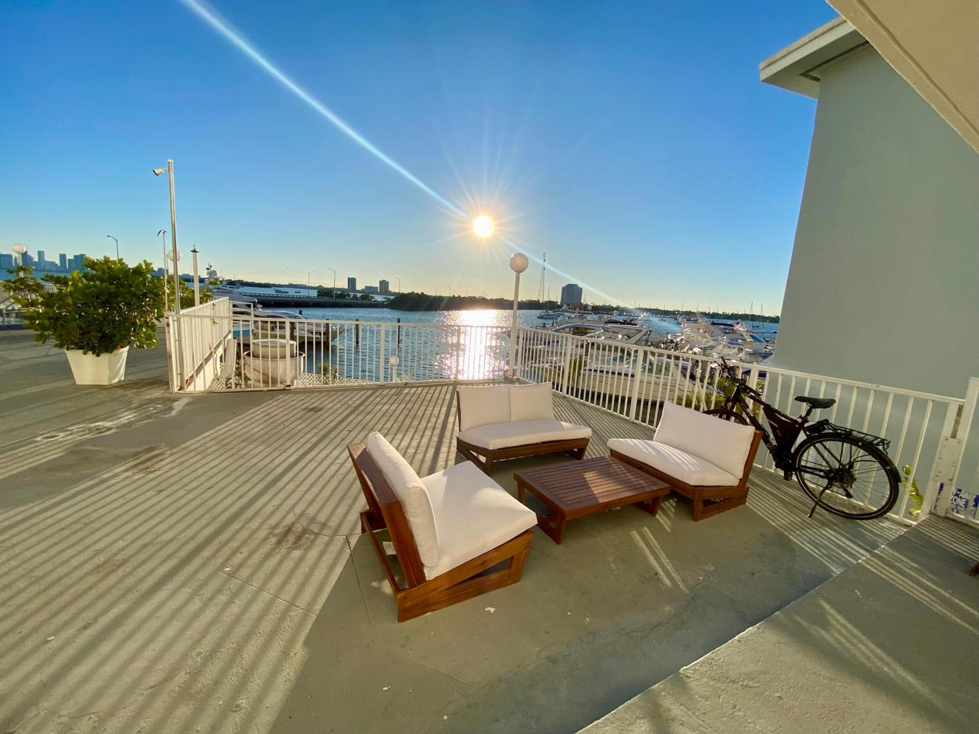 Luxurious Remodeled Direct Waterfront Apartment With Miami Skyline View And Outdoor Terrace Free Parking 5Min Drive To Miami Beach Zewnętrze zdjęcie