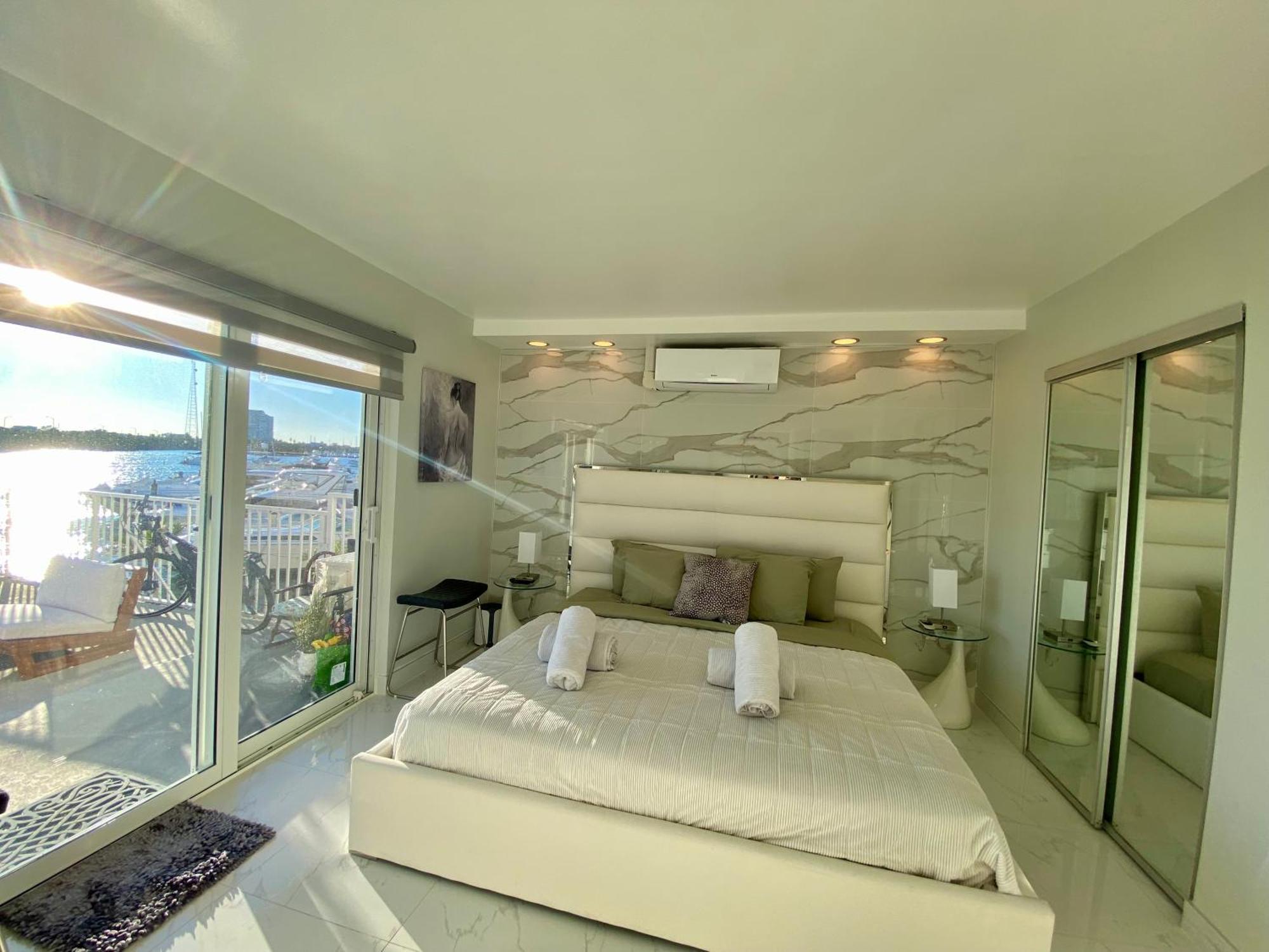 Luxurious Remodeled Direct Waterfront Apartment With Miami Skyline View And Outdoor Terrace Free Parking 5Min Drive To Miami Beach Zewnętrze zdjęcie