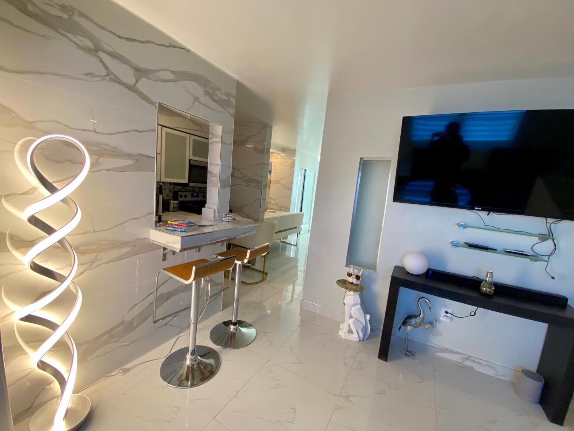 Luxurious Remodeled Direct Waterfront Apartment With Miami Skyline View And Outdoor Terrace Free Parking 5Min Drive To Miami Beach Zewnętrze zdjęcie