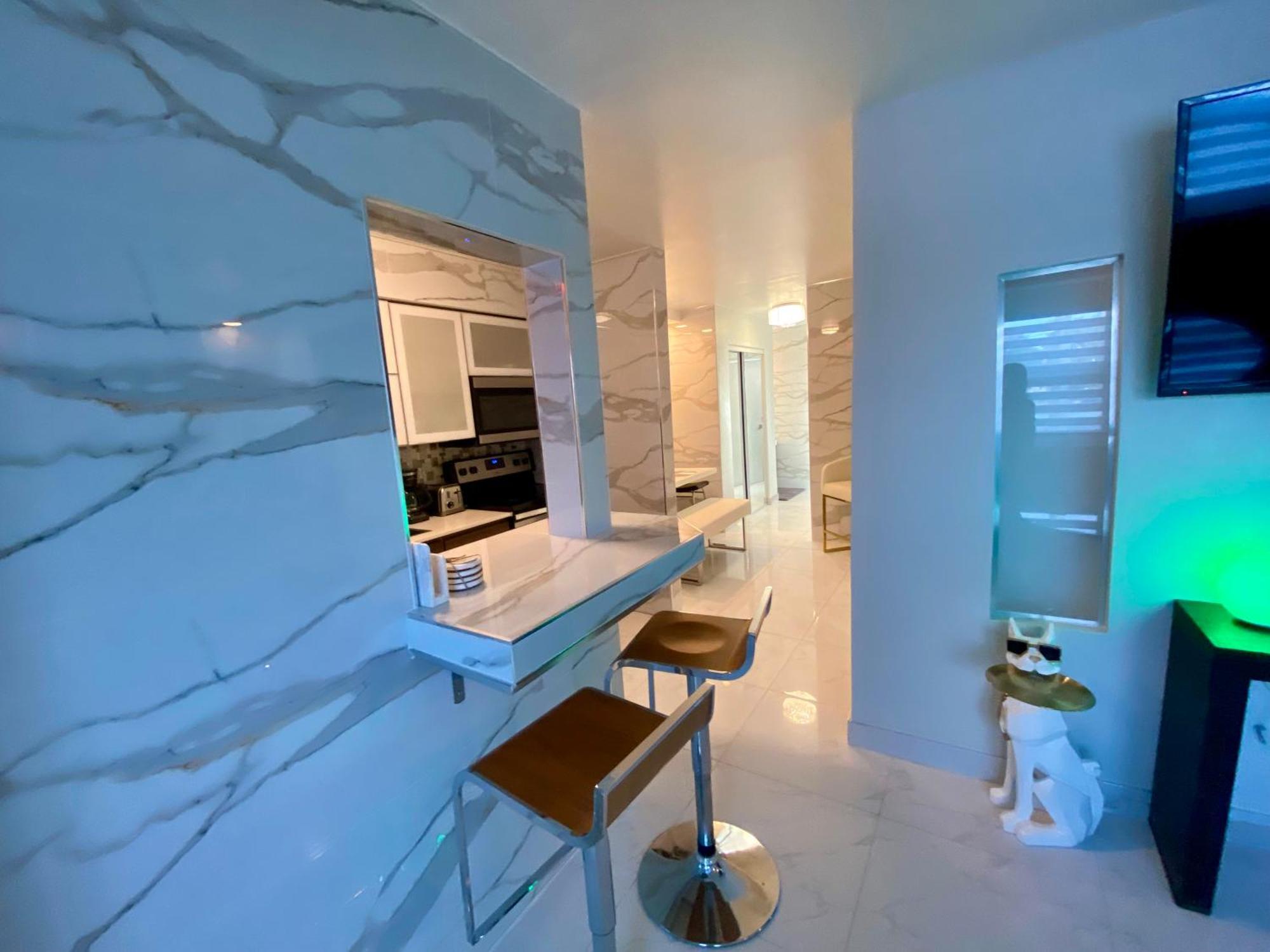 Luxurious Remodeled Direct Waterfront Apartment With Miami Skyline View And Outdoor Terrace Free Parking 5Min Drive To Miami Beach Zewnętrze zdjęcie