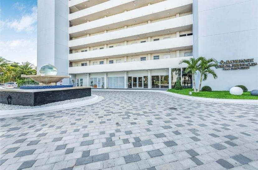 Luxurious Remodeled Direct Waterfront Apartment With Miami Skyline View And Outdoor Terrace Free Parking 5Min Drive To Miami Beach Zewnętrze zdjęcie